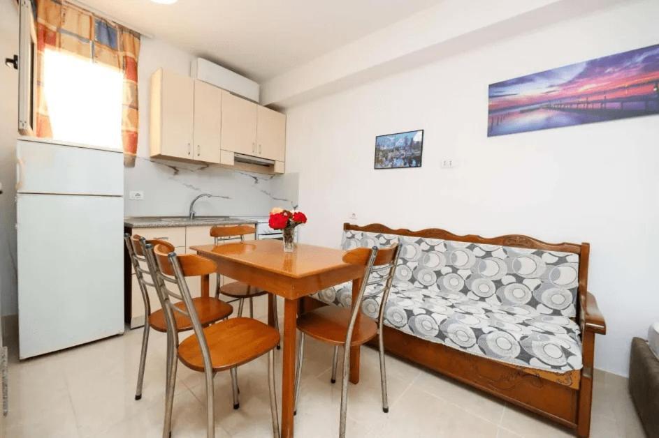 Vlorë Vila Agolli מראה חיצוני תמונה