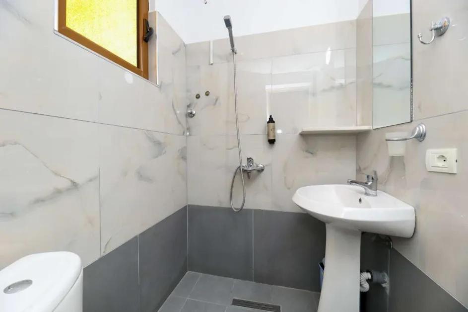 Vlorë Vila Agolli מראה חיצוני תמונה